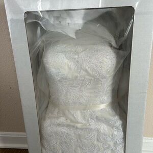 Elegant White Lace Wedding Dress